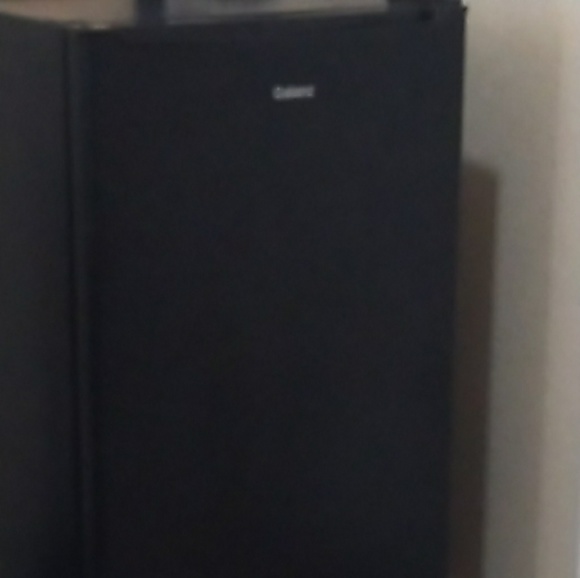 Mini refrigerator - Picture 3 of 3